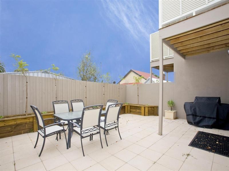 6 Clarke Street, Newtown VIC 3220