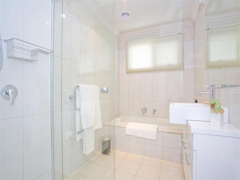 6 Clarke Street, Newtown VIC 3220