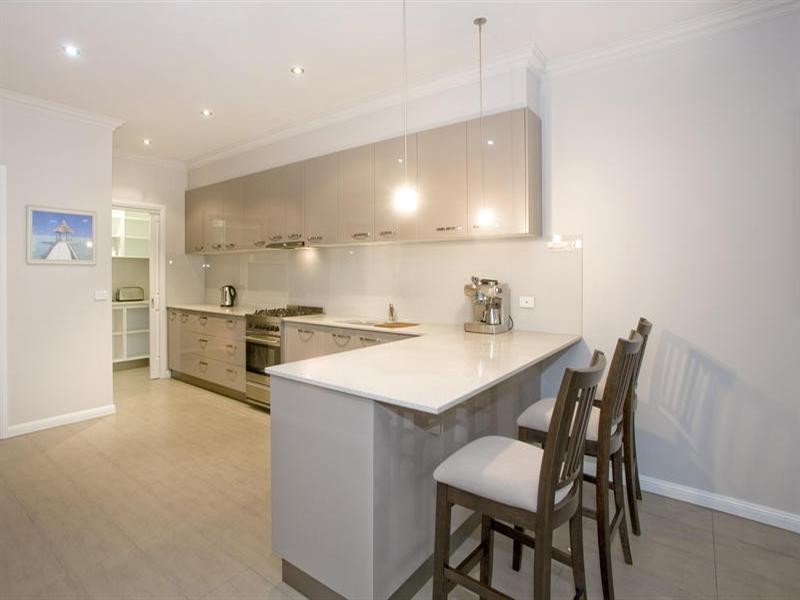 6 Clarke Street, Newtown VIC 3220