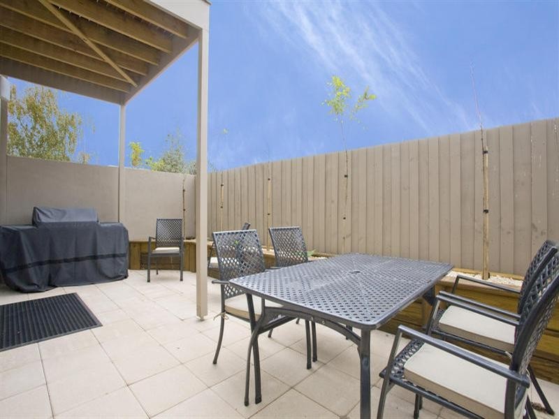 6 Clarke Street, Newtown VIC 3220