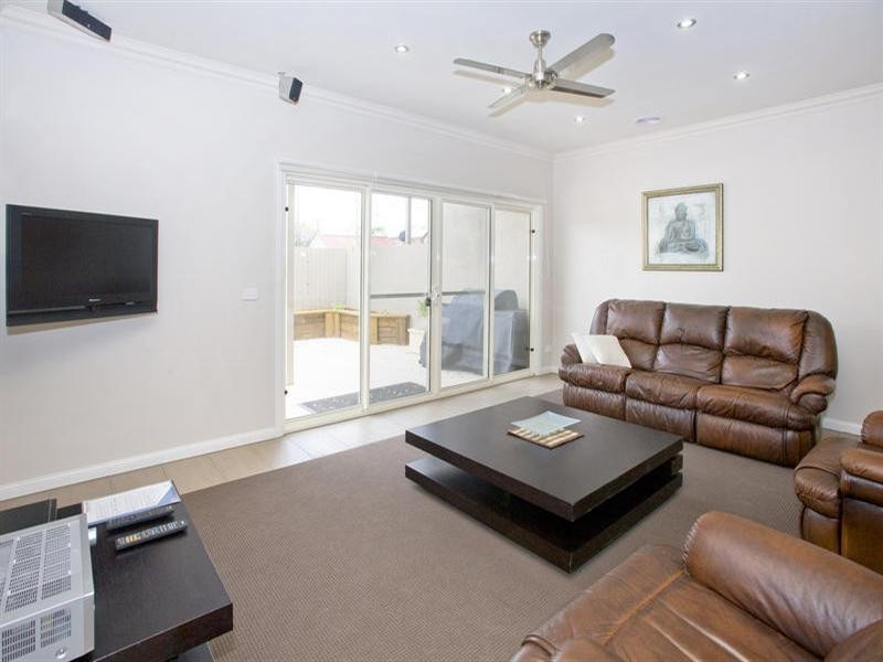 6 Clarke Street, Newtown VIC 3220