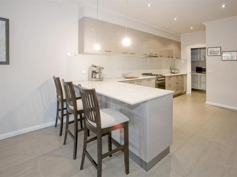 6 Clarke Street, Newtown VIC 3220