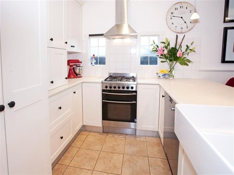 16 Thorne Street, East Geelong VIC 3219