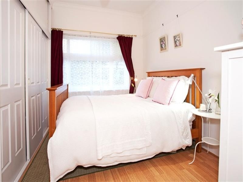 16 Thorne Street, East Geelong VIC 3219