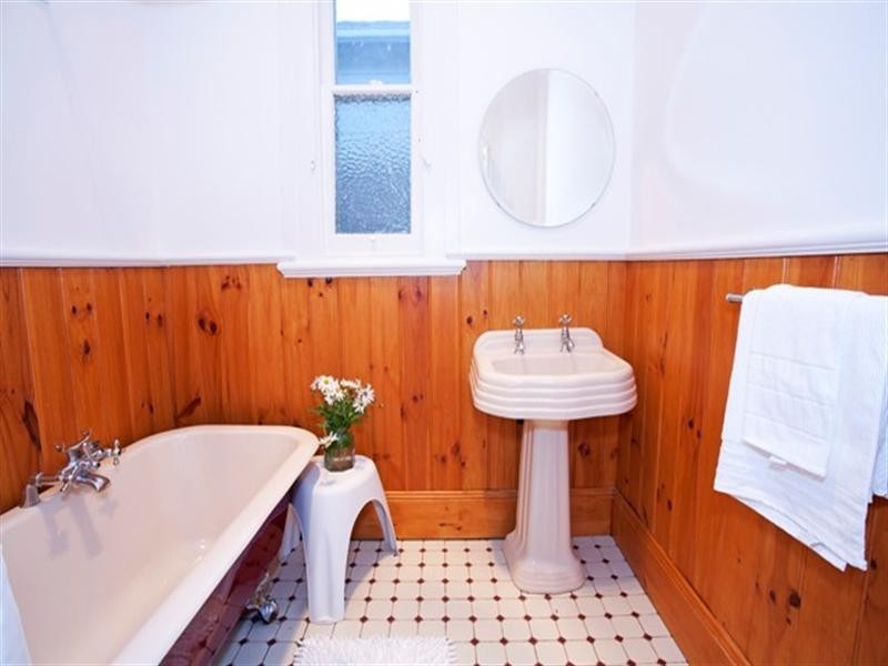 16 Thorne Street, East Geelong VIC 3219