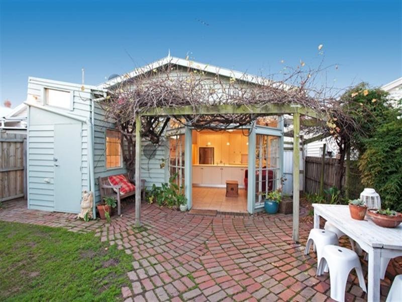 16 Thorne Street, East Geelong VIC 3219