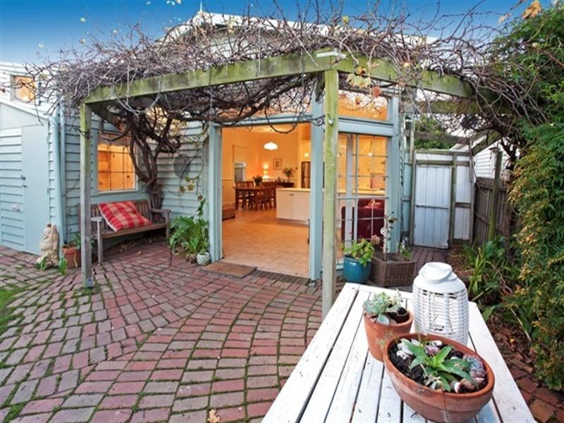 16 Thorne Street, East Geelong VIC 3219