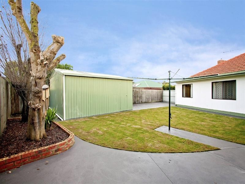 1 Tamlyn Street, East Geelong VIC 3219