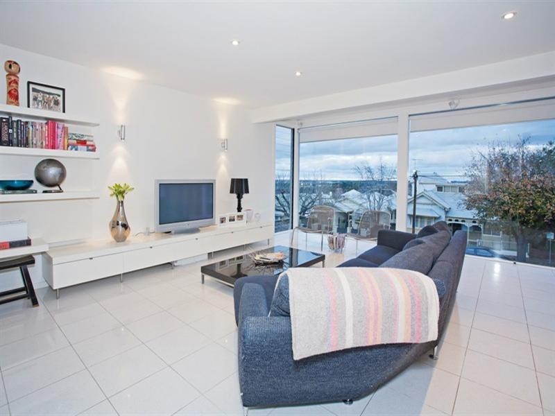 1/16 Laurel Bank Parade, Newtown VIC 3220