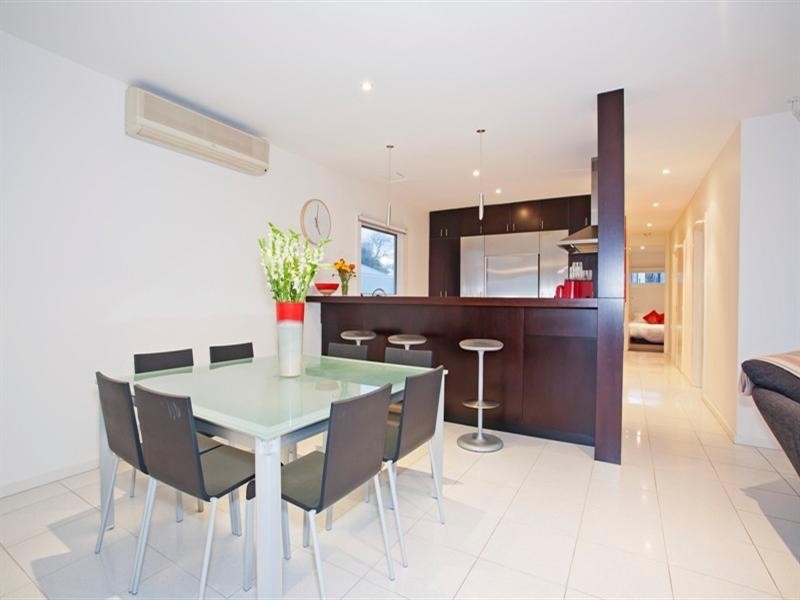 1/16 Laurel Bank Parade, Newtown VIC 3220