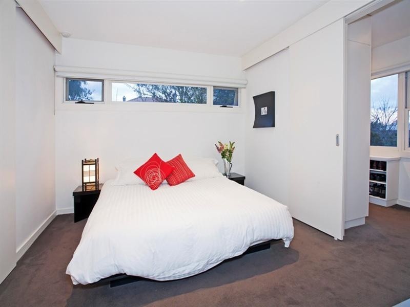 1/16 Laurel Bank Parade, Newtown VIC 3220