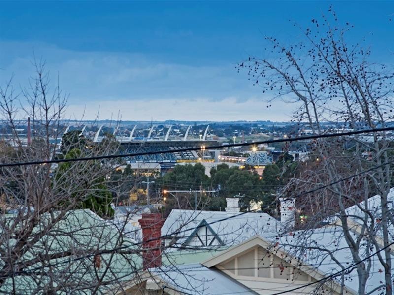 1/16 Laurel Bank Parade, Newtown VIC 3220