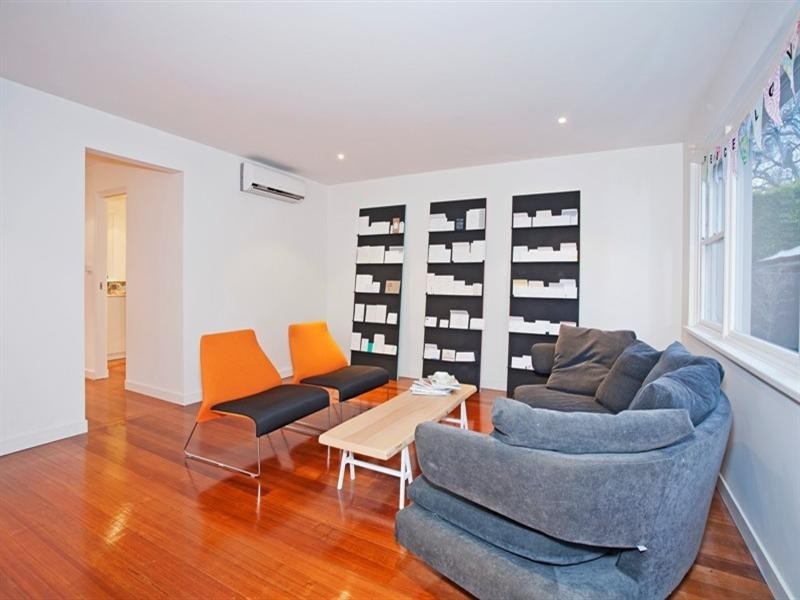 2/16 Laurel Bank Parade, Newtown VIC 3220