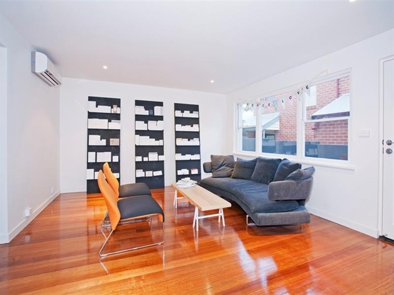2/16 Laurel Bank Parade, Newtown VIC 3220