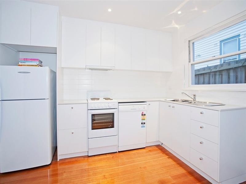 2/16 Laurel Bank Parade, Newtown VIC 3220