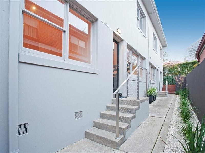 2/16 Laurel Bank Parade, Newtown VIC 3220