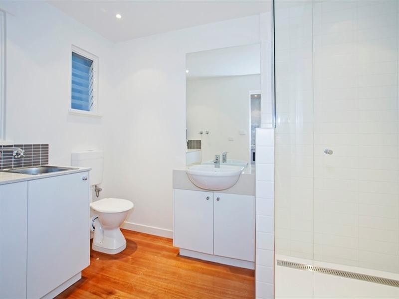 2/16 Laurel Bank Parade, Newtown VIC 3220