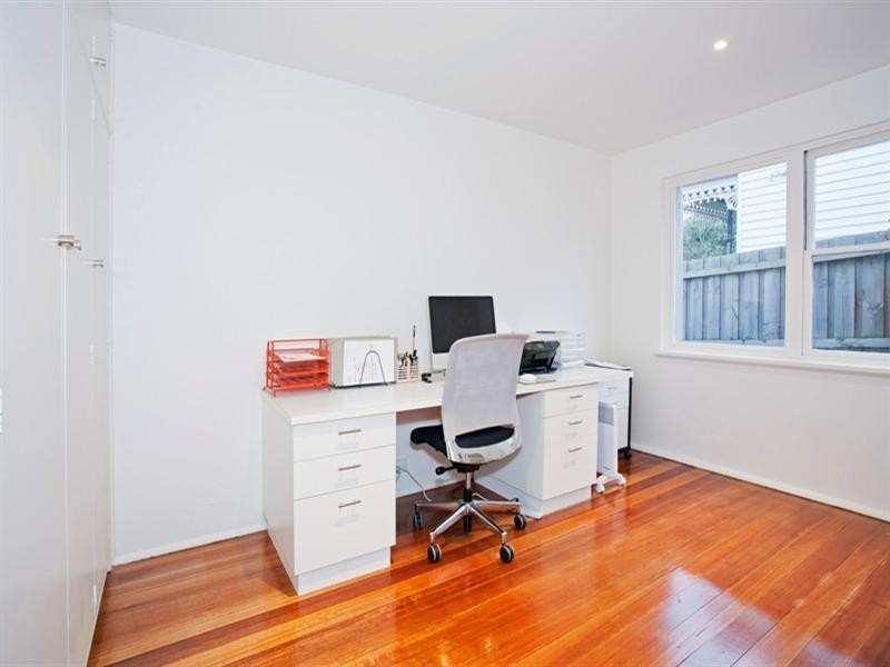 2/16 Laurel Bank Parade, Newtown VIC 3220