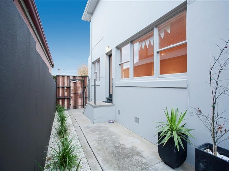 2/16 Laurel Bank Parade, Newtown VIC 3220