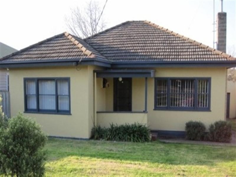 14 Riversdale Road, Newtown VIC 3220