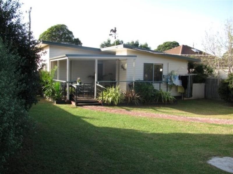 32 Mernda Parade, Belmont VIC 3216