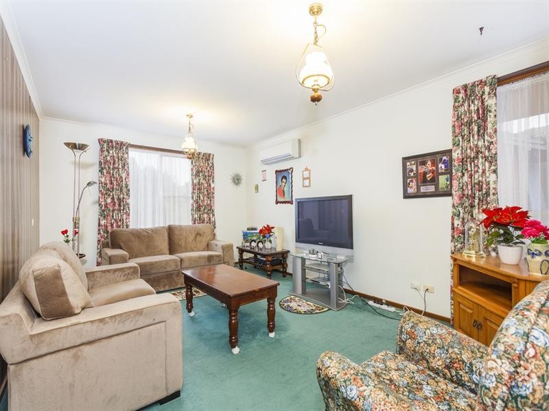 6 Telstar Court, Whittington VIC 3219