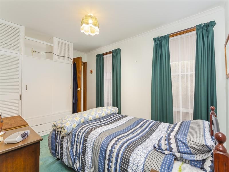 6 Telstar Court, Whittington VIC 3219
