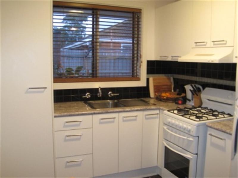 3/2 Everitt Close, Herne Hill VIC 3218