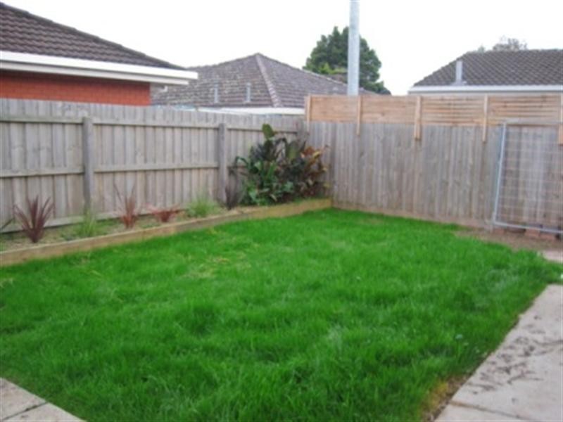 3/2 Everitt Close, Herne Hill VIC 3218