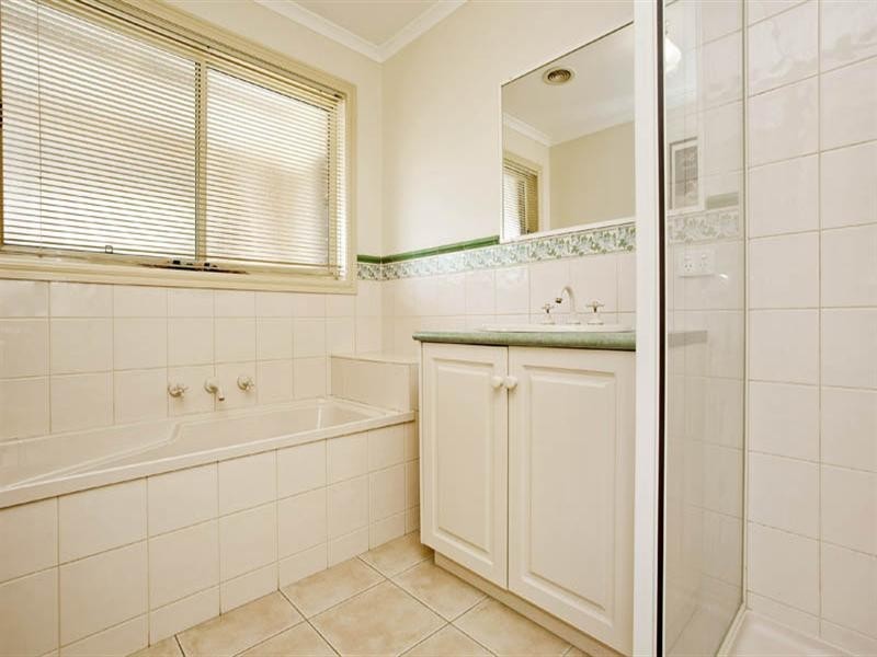 100 Homestead Drive, St Albans Park VIC 3219