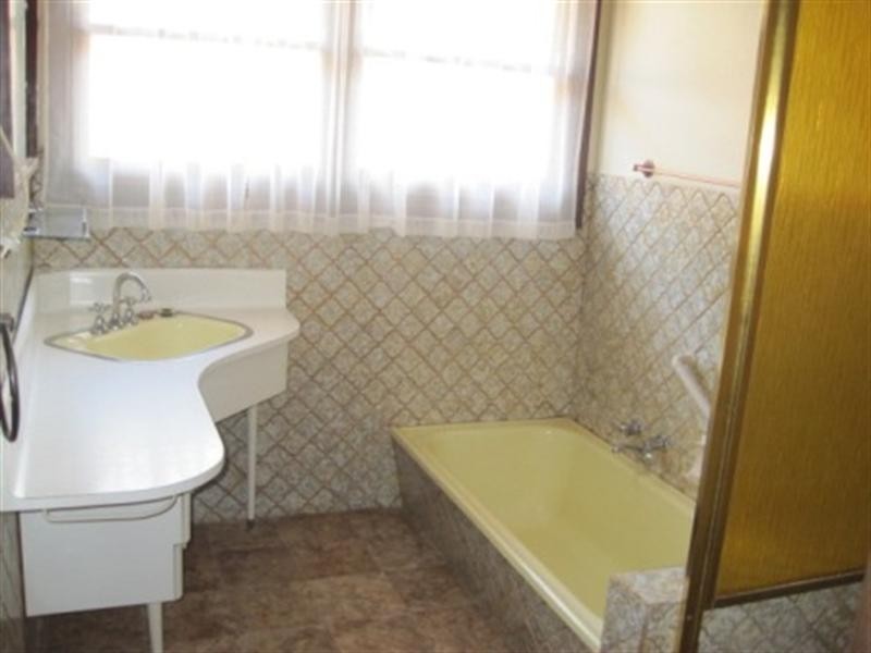 43 kedleston Road, Herne Hill VIC 3218