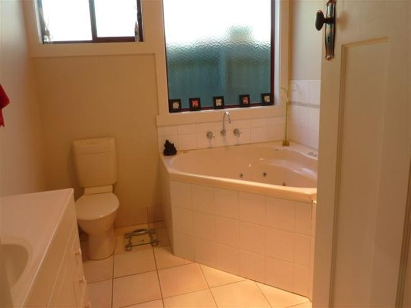 45 St Albans Road, East Geelong VIC 3219
