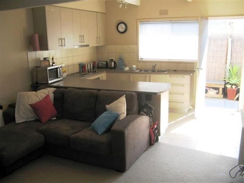 2/15 Buxton Road, Herne Hill VIC 3218