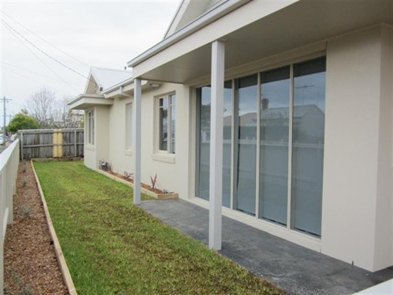 20 Loch Street, East Geelong VIC 3219