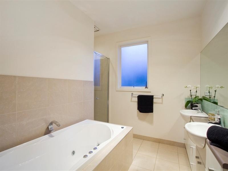 4 Coreen Close, Highton VIC 3216