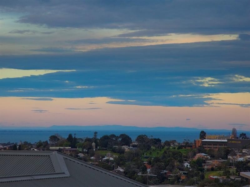 4 Coreen Close, Highton VIC 3216