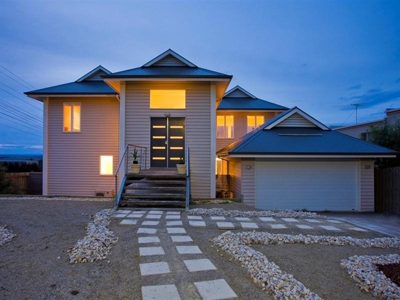 4 Coreen Close, Highton VIC 3216