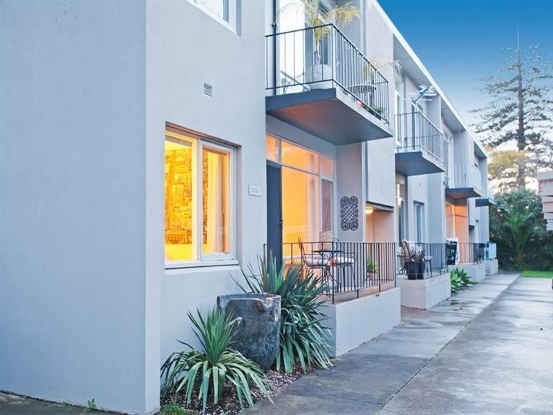 1/2 Pevensey Street, Geelong VIC 3220