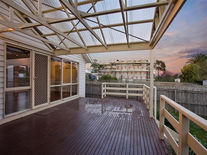 49 Bond Street, Newtown VIC 3220