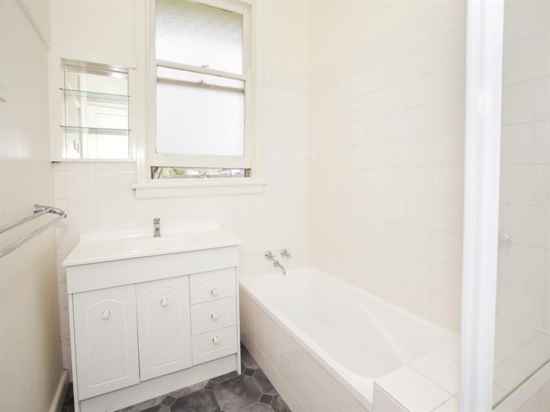 4 Herbert Court, Newcomb VIC 3219