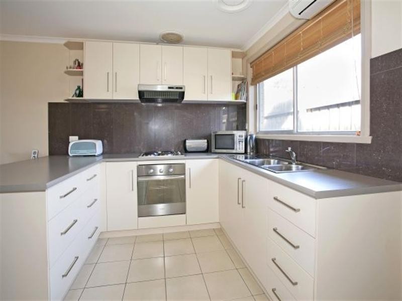 2/25 Bakewell Street, Herne Hill VIC 3218