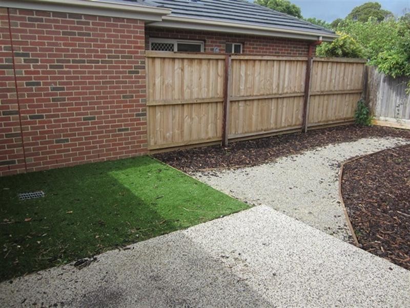 2/96 Roslyn Road, Belmont VIC 3216