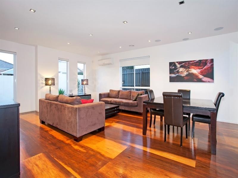 55 cairns Avenue, Newtown VIC 3220