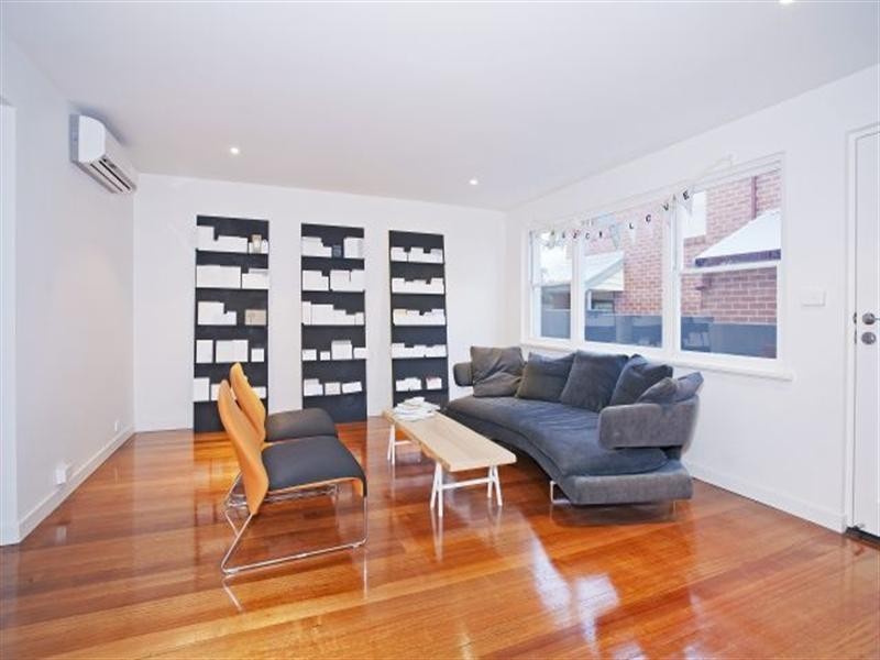 2/16 Laurel Bank Parade, Newtown VIC 3220