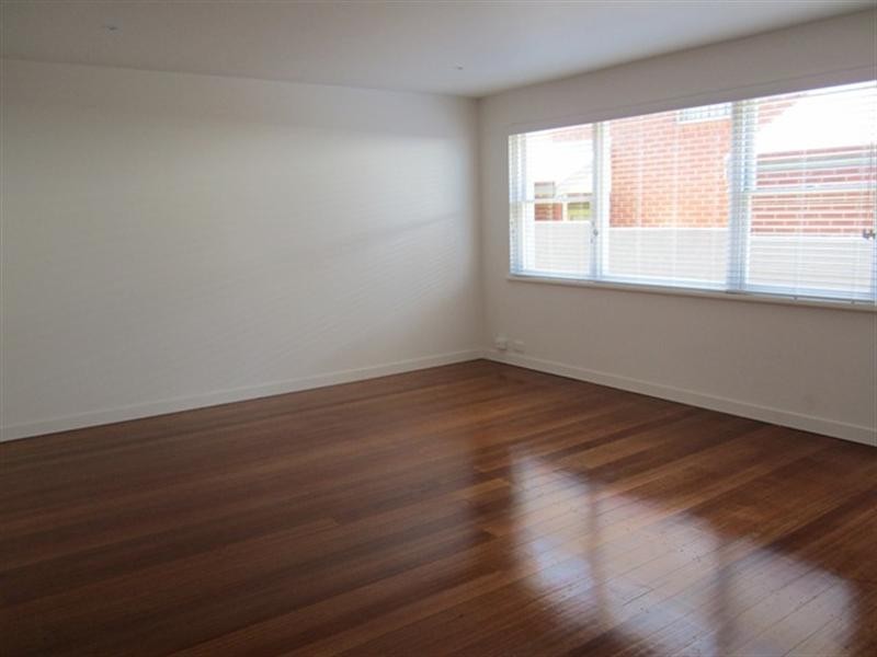 2/16 Laurel Bank Parade, Newtown VIC 3220