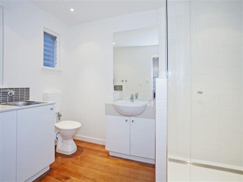 2/16 Laurel Bank Parade, Newtown VIC 3220