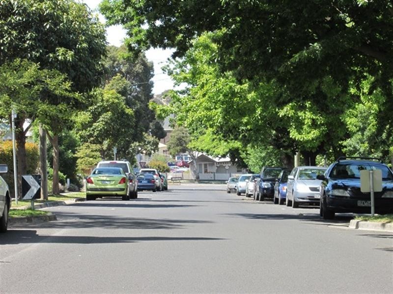 2/16 Laurel Bank Parade, Newtown VIC 3220