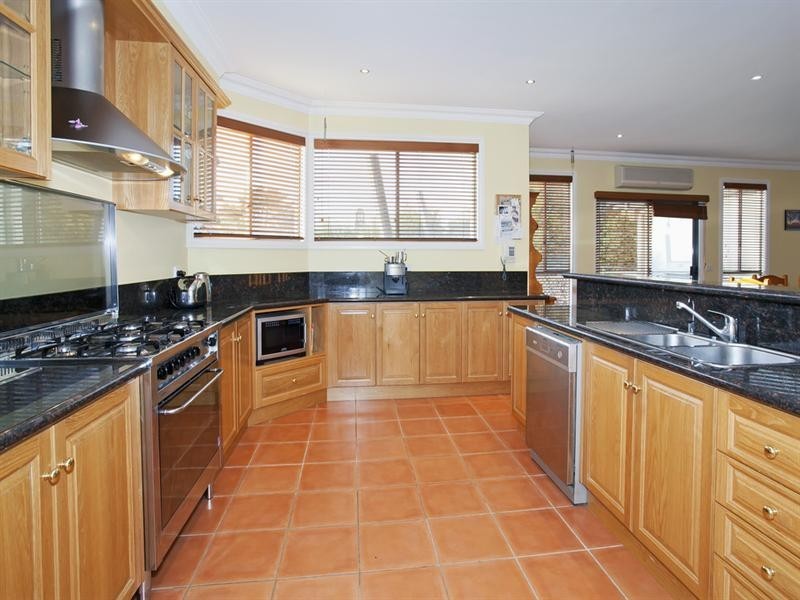 12 Dylan Place, Leopold VIC 3224