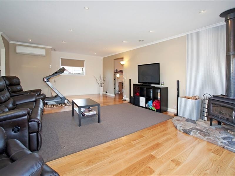 25 Carbine Drive, St Albans Park VIC 3219