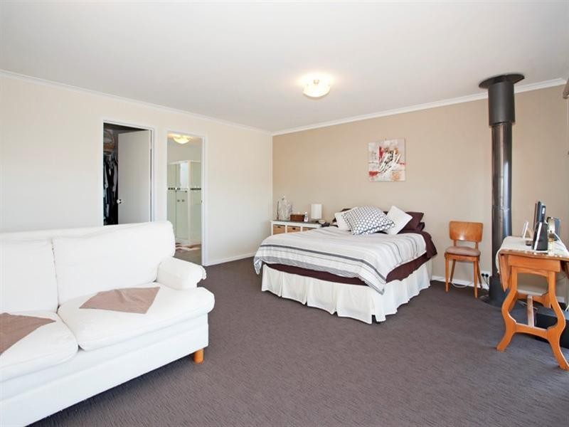 25 Carbine Drive, St Albans Park VIC 3219